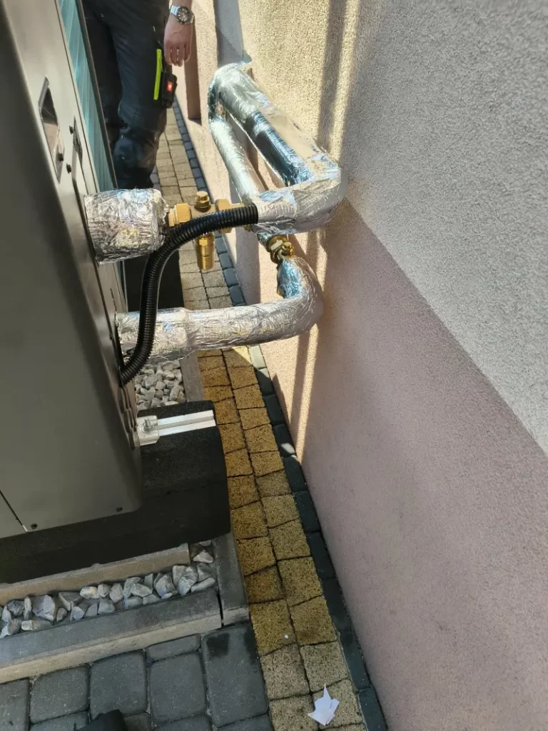 Zasilanie i powrót pompy ciepła Panasonic